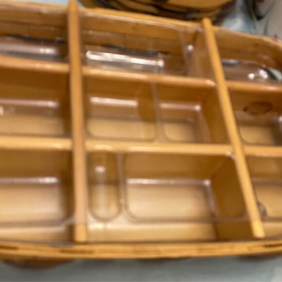 Peterboro Buffet Serving Basket w/Liners & Dividers - Picture 4 of 10